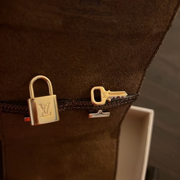 Louis Vuitton Lock & Key Cufflinks - Picture 10 of 11